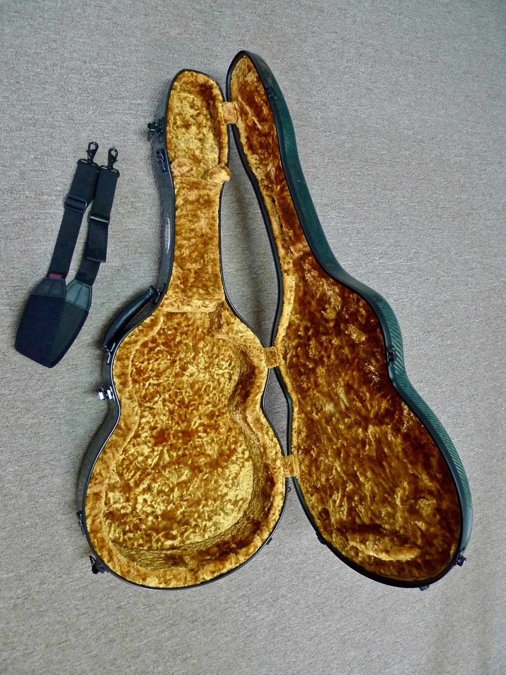 Hoffee Deluxe Carbon Fiber Case, OM/000, Green/Gold, Includes Padded