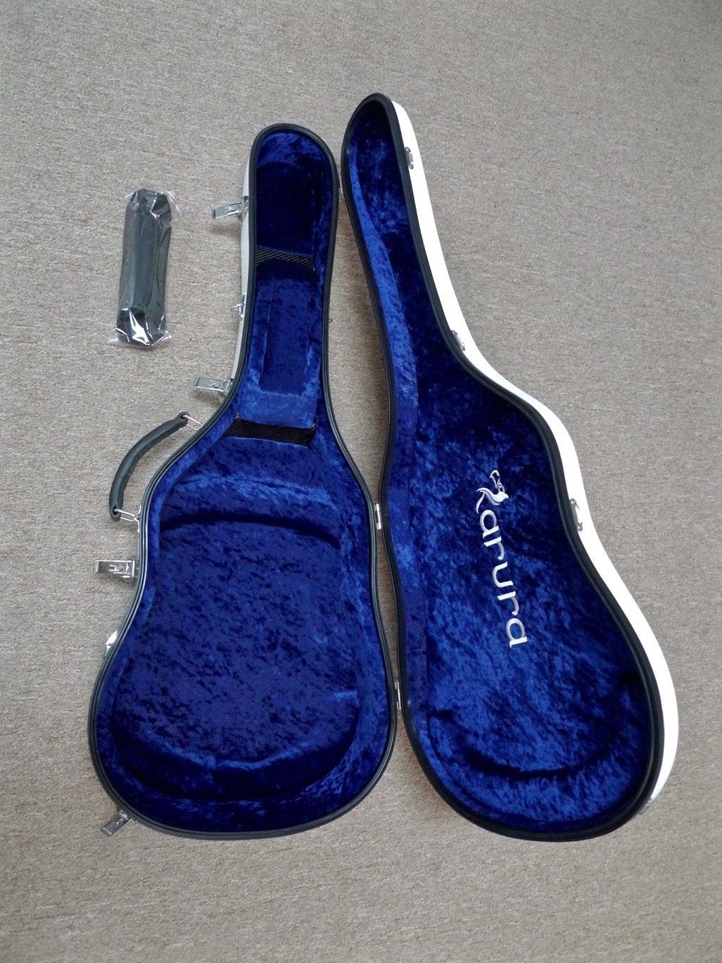 Karura Classical Guitar Carbon Fiber Flight Case White/Dark Blue