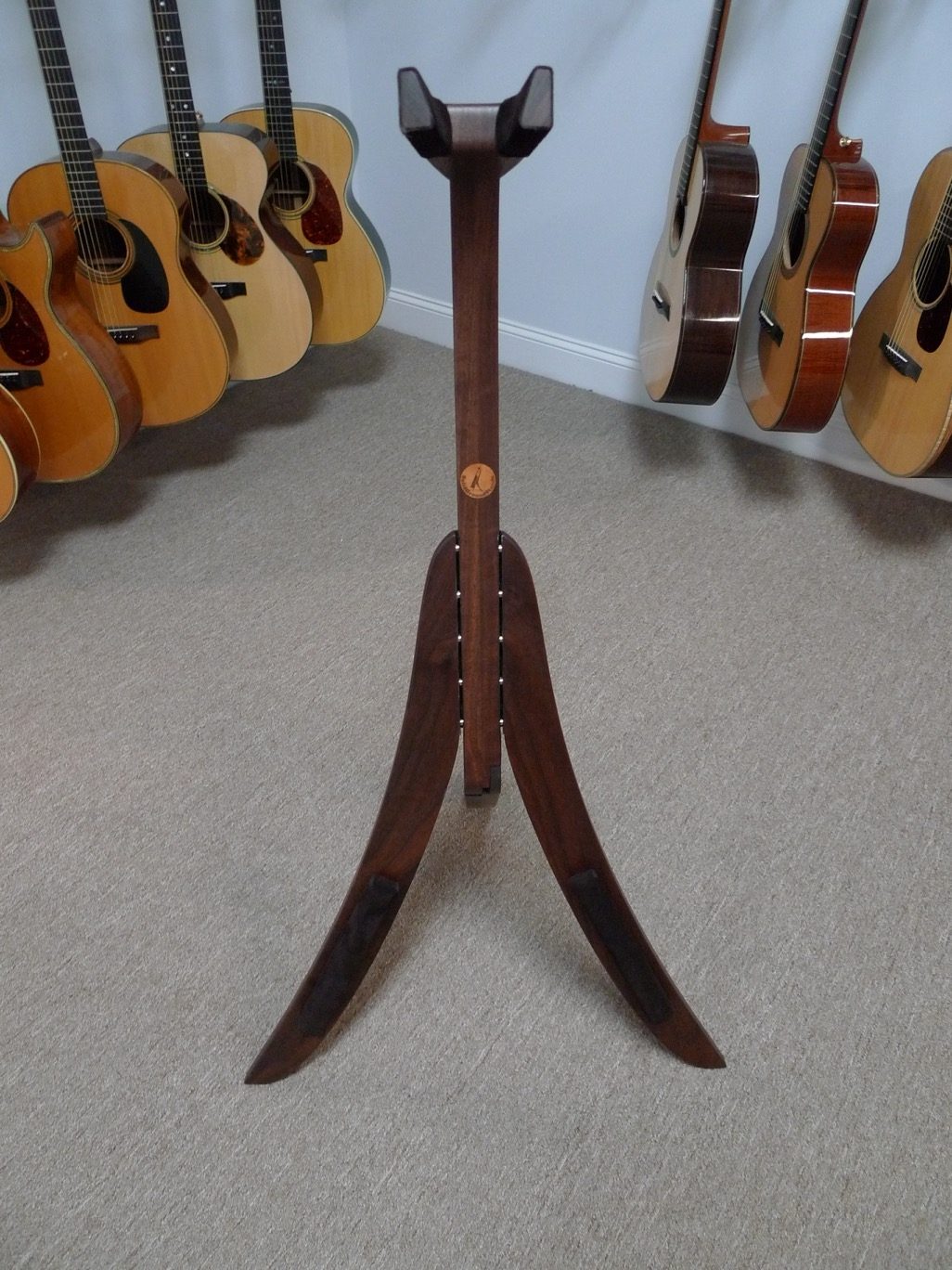 Support Guitare 5 Places Nefelibata – Bois De Frêne Allemand Massif – Pour Guitares, Basses, étuis, Violon, Banjo…